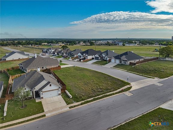 3rd image of 331 Firework Ln