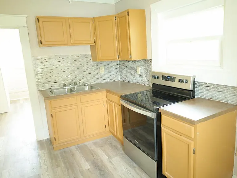809 Adams St — Photo 26