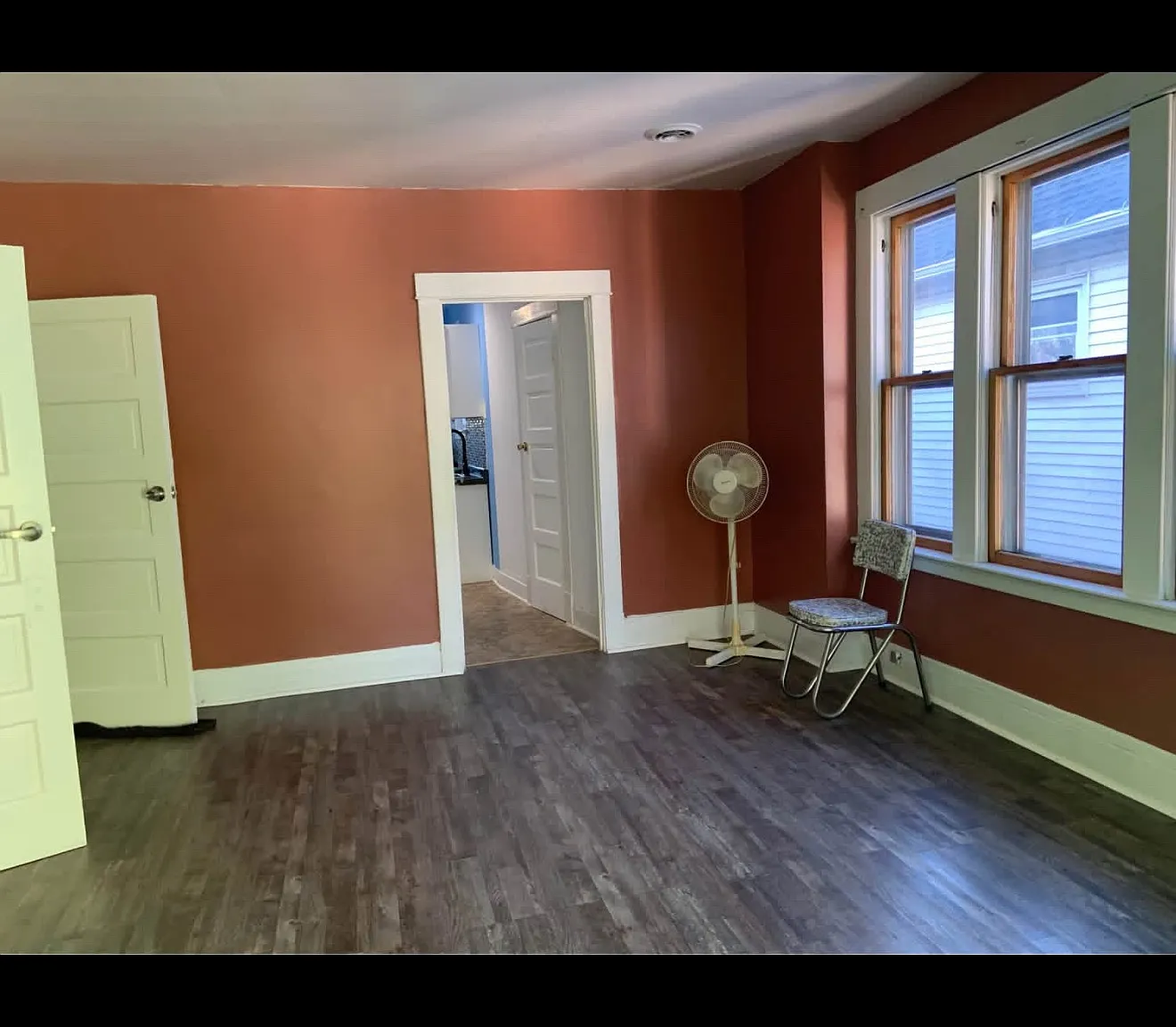 3 bed, $1,100 — Photo 1