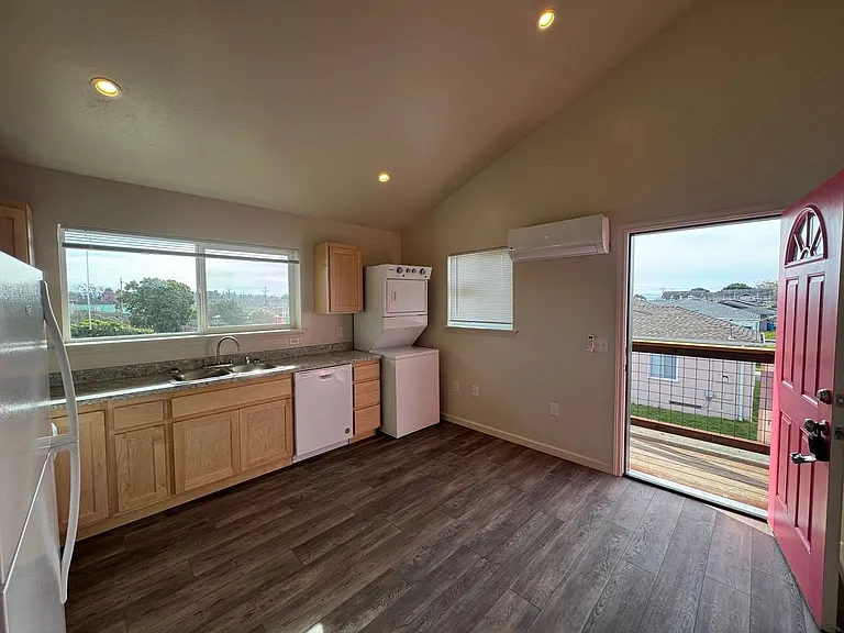 967 W Harris St — Photo 11