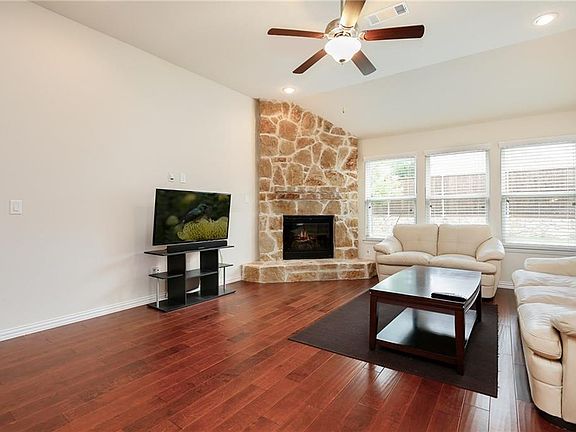 4th image of 2325 Olivia Ln