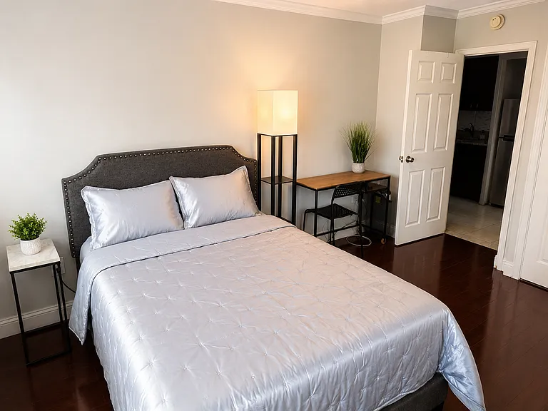 2101 Chestnut St #304 — Photo 4