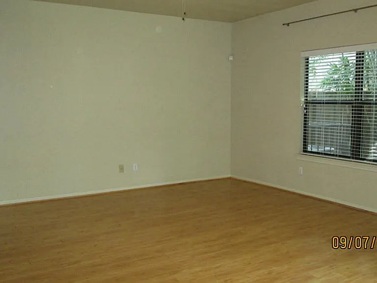 5202 Brinkman Ct — Photo 9