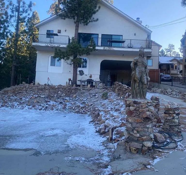 1st image of 731 Cameron Dr