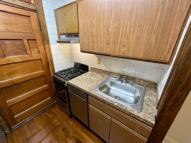 520 W Belden Ave — Photo 59
