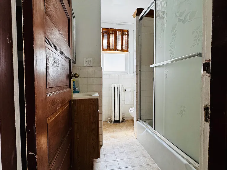 418 Essex St #2 — Photo 8