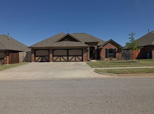 712 Evening Dr, Yukon, OK 73099