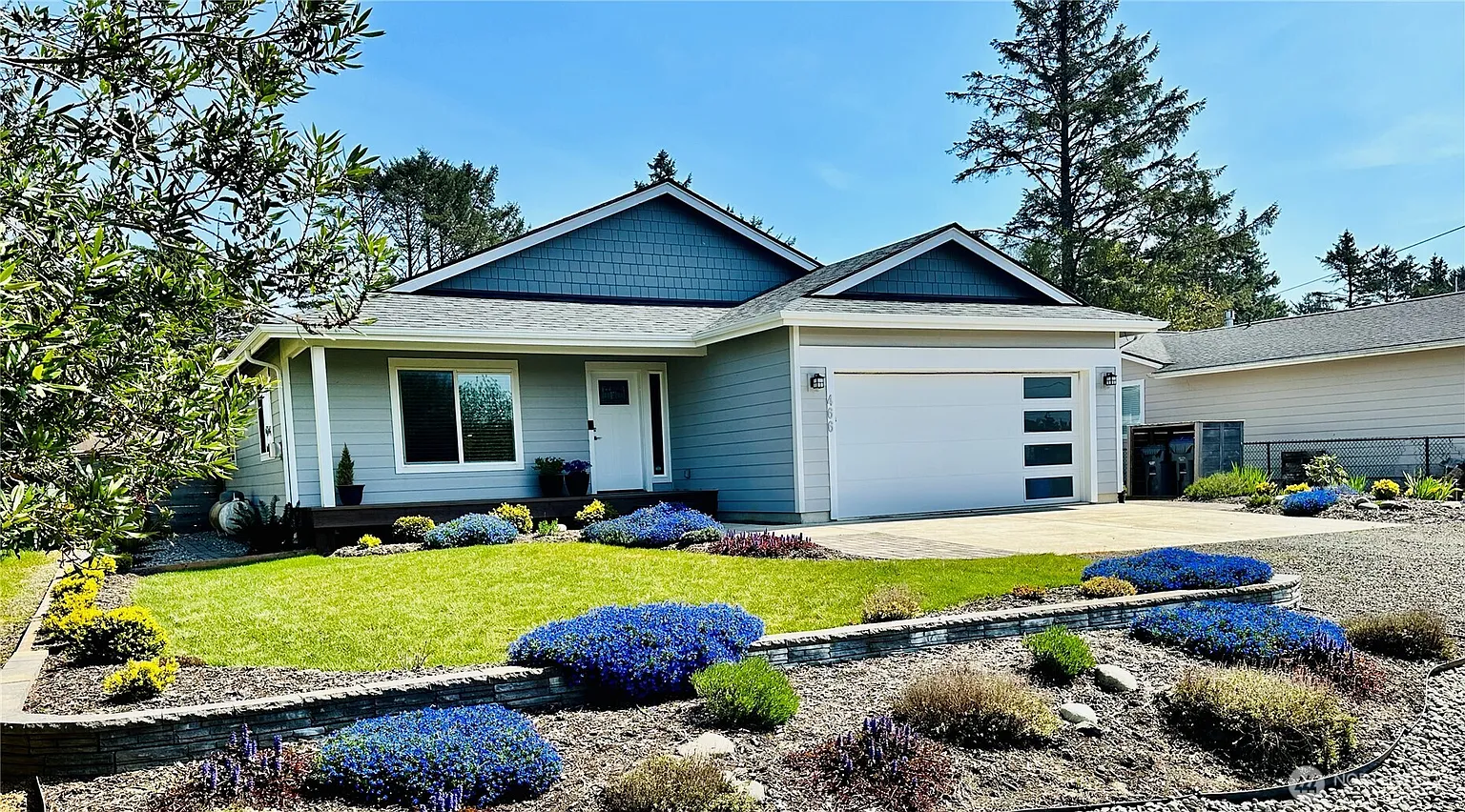 466 Octopus Avenue NE photo 1