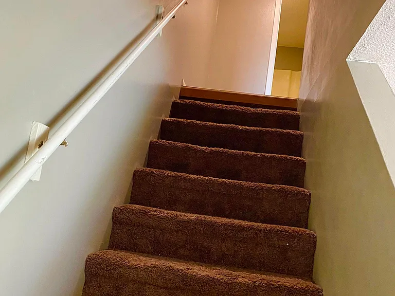 139 Rowe Ln — Photo 5