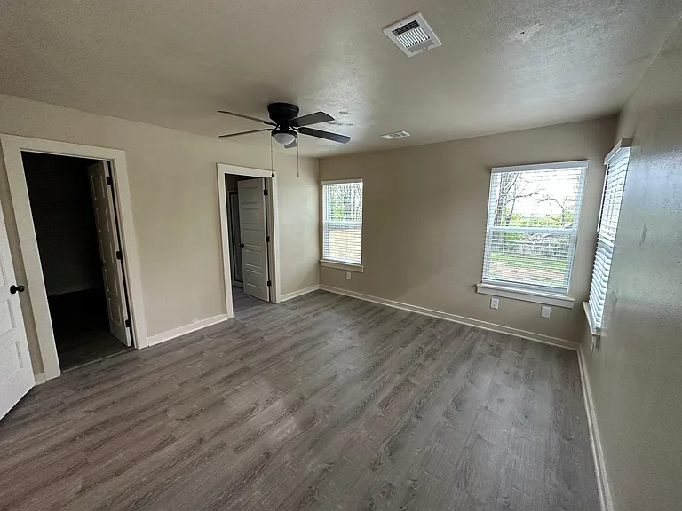1213 W Walker St — Photo 23