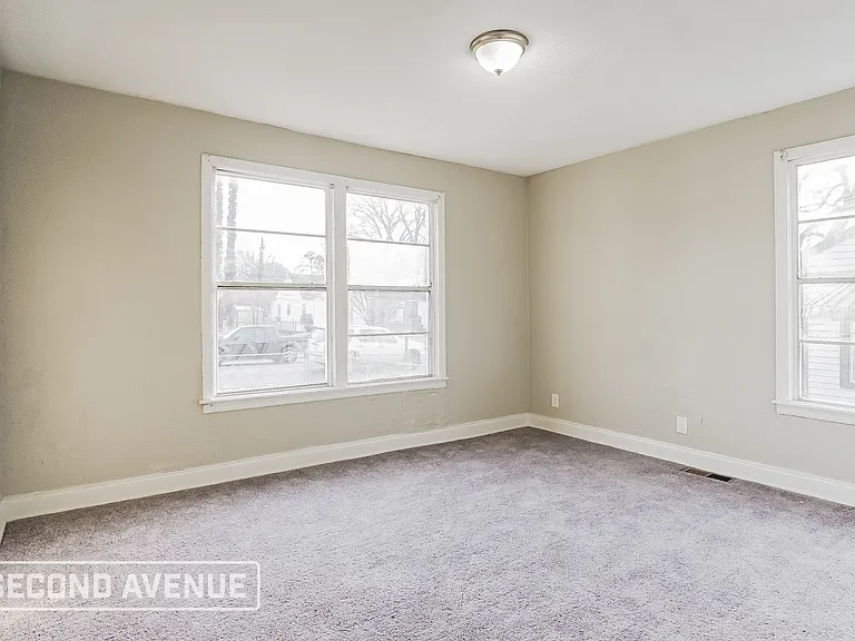 1800 Woodland Ave SW — Photo 8