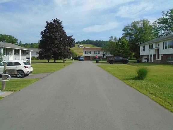 Exterior Neighborhood (street photo)