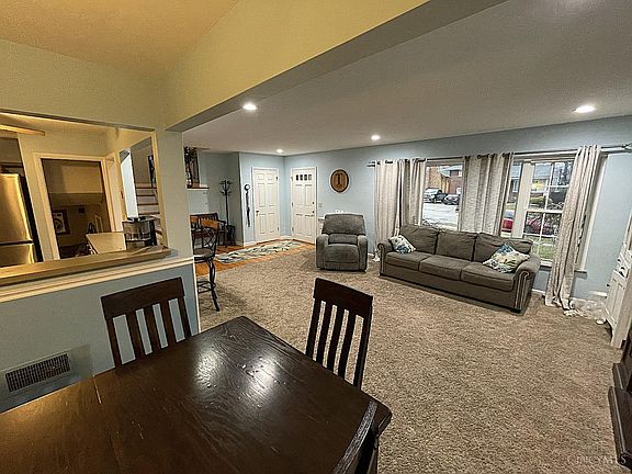 3rd image of 5647 N Glen Rd