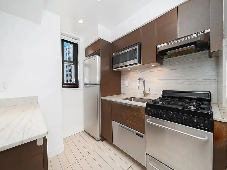 400 E 57th St #3DH — Photo 6