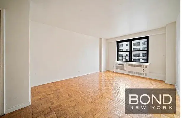 Rented by Bond New York | media 23