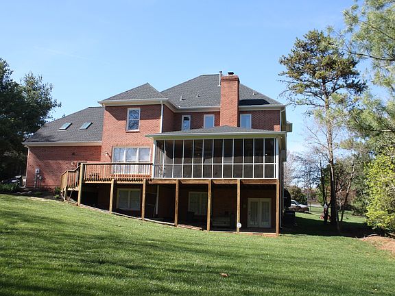 3rd image of 1540 Cranston Dr