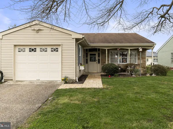 61 Chatham Pl, Southampton, NJ 08088