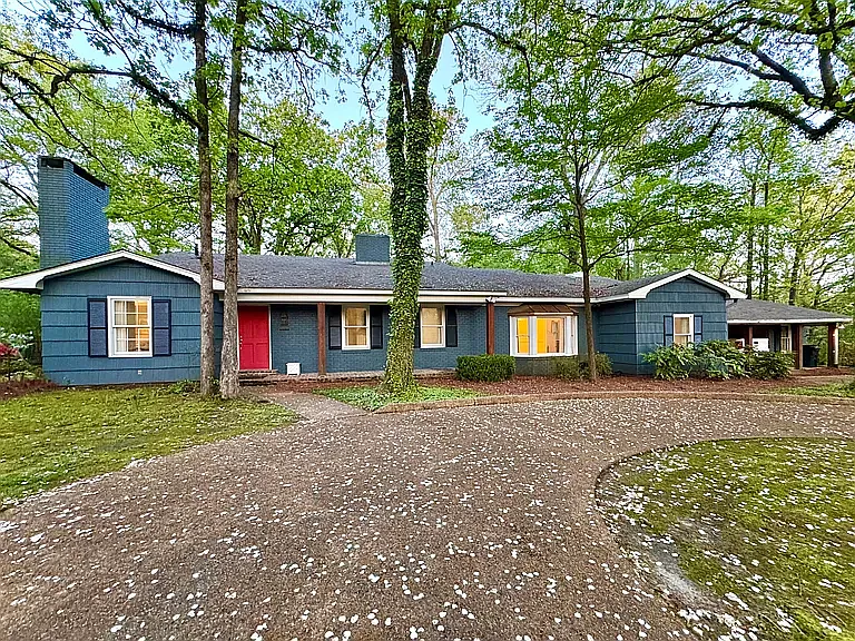 1801 Chickasaw Dr — Photo 1
