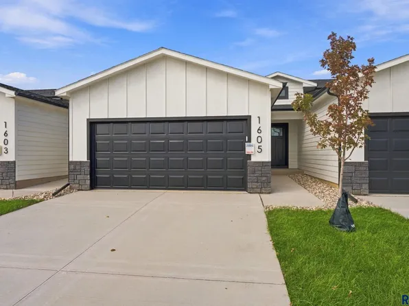 1605 N Shotgun Ct, Sioux Falls, SD 57110