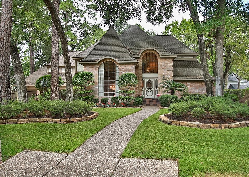 Welcome home to 6714 Apple Valley Lane in popular Champions Park. A 1-owner custom home built by Bob Baugh. This stately residence has excellent curb appeal which will impress your family or guests. Mature landscaping highlights this over sized lot, 