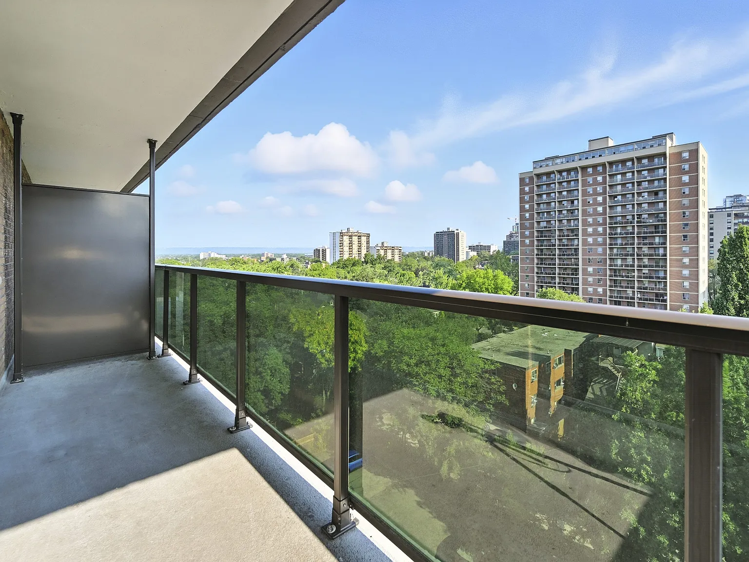 Canadiana Apartments — Photo 3