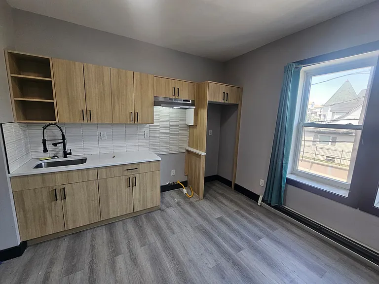 194-196 Johnson Ave #8 — Photo 3