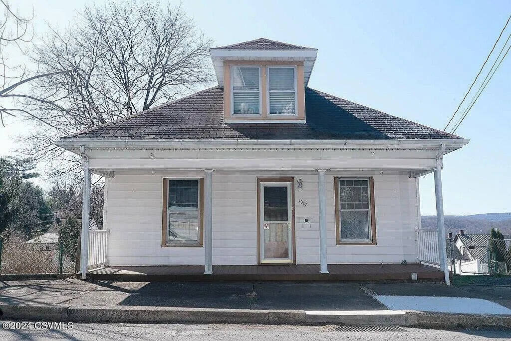 1018 E Cameron St photo 1