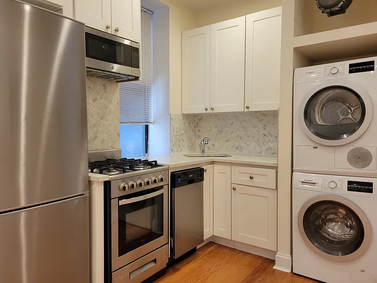 3143 Broadway #1A — Photo 1