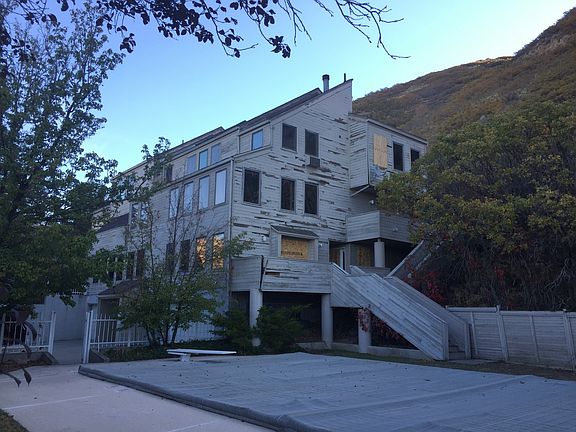 3rd image of 3054 E Kennedy Dr
