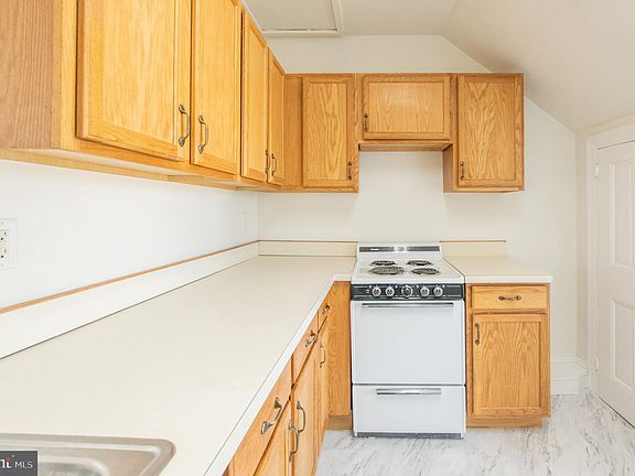 5th image of 401 W Washington St