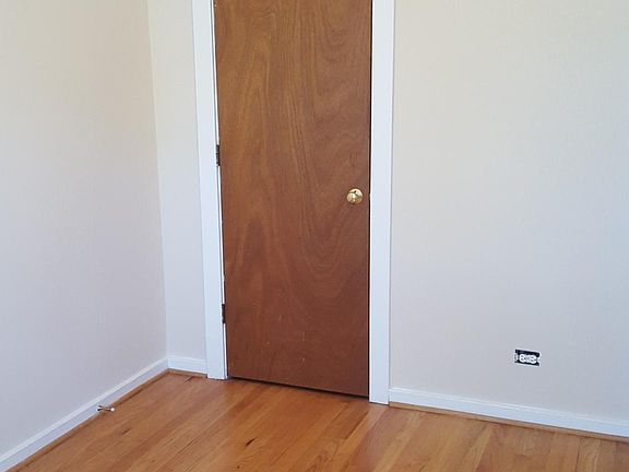 3rd image of 907 Pleasant St APT 1W