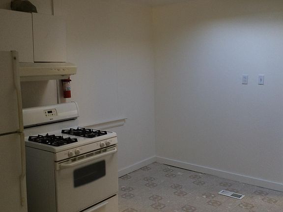 5th image of 142 Harold Ave