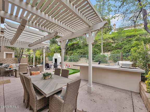 5th image of 483 Willow Glen Cir