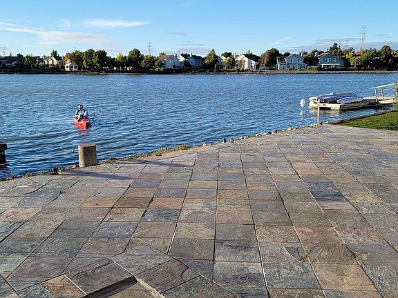 5th image of 525 Breakwater Dr