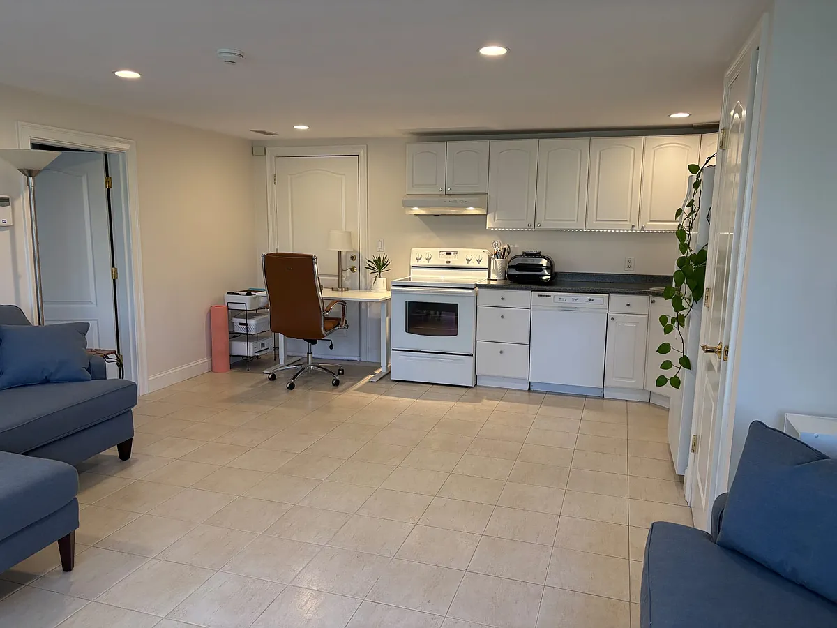 Building Photo - 240 Concord Ave #2