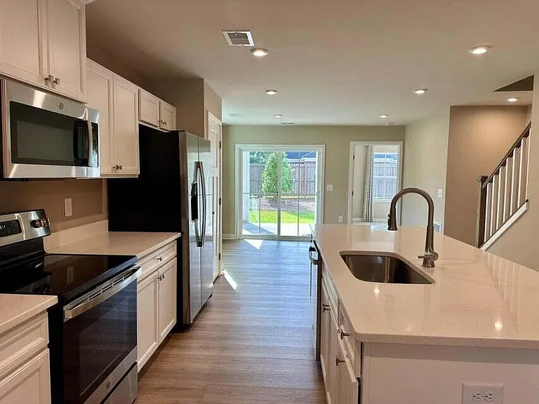 107 Oxbow Dr — Photo 5