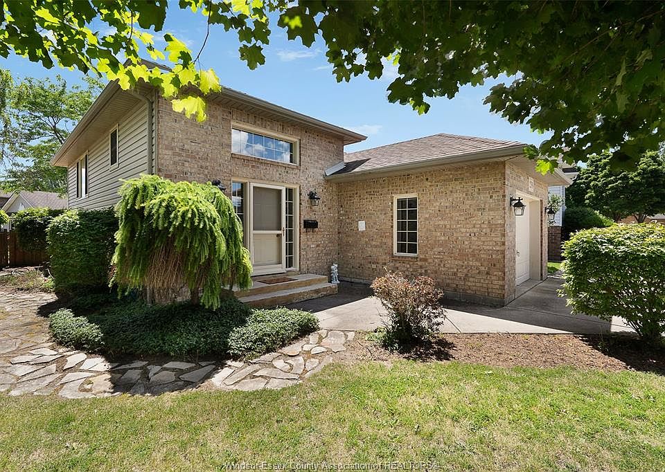 1st image of 259 Crownridge Blvd