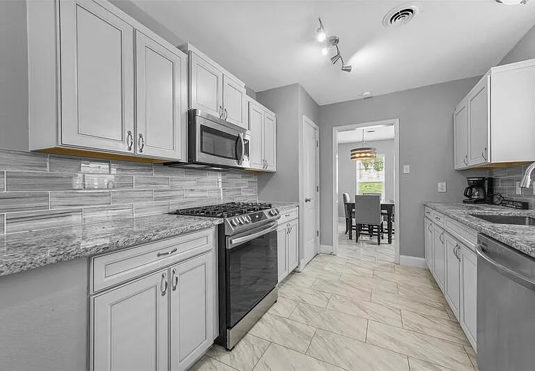 6209 Calmont Ave — Photo 18