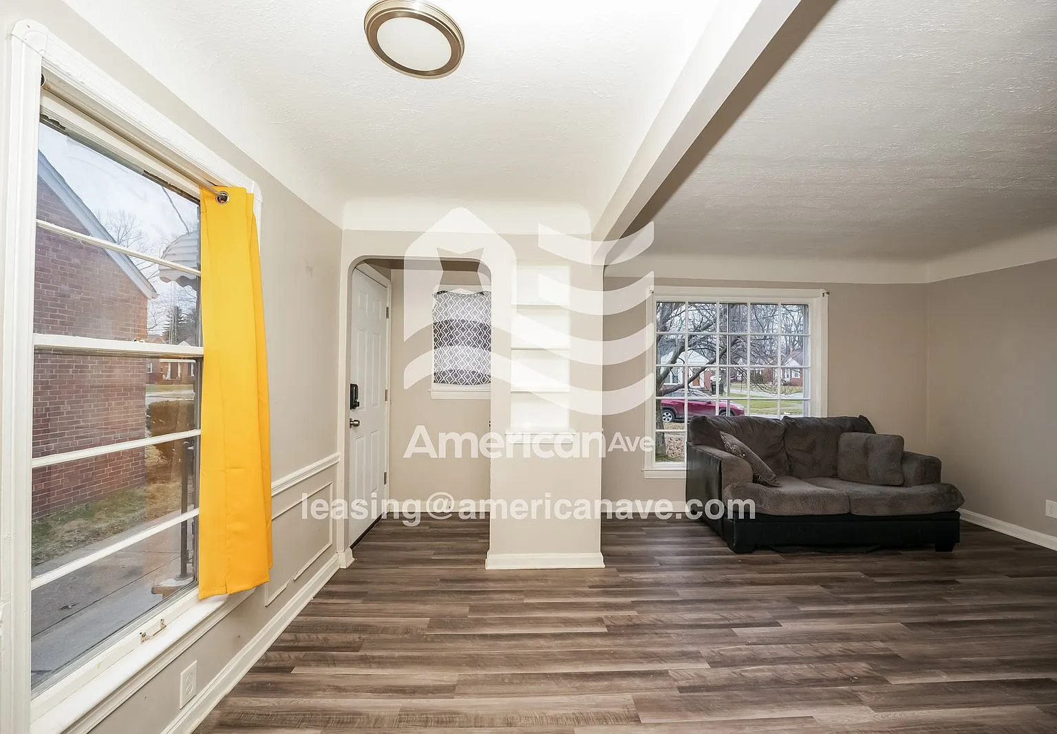 3 bed, 1.0 bath, 902 sqft, $1,646 — Photo 2