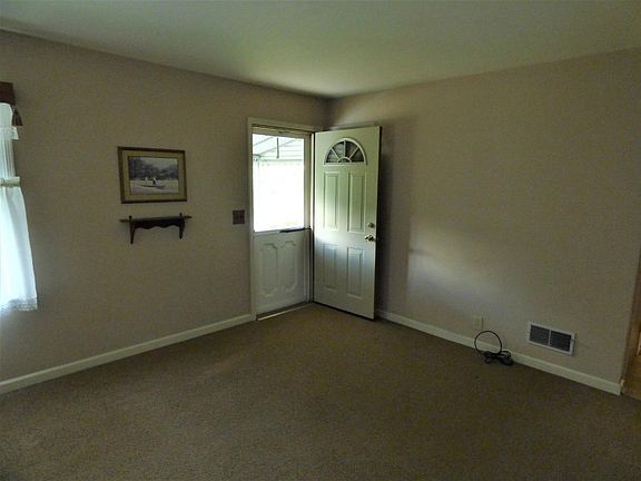 3rd image of 754 W Seymour Ave