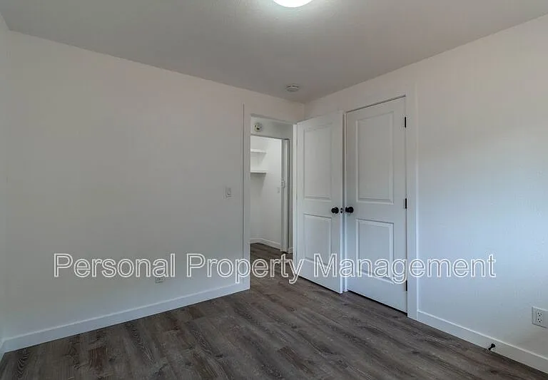 4325 E 17th St #6 — Photo 10