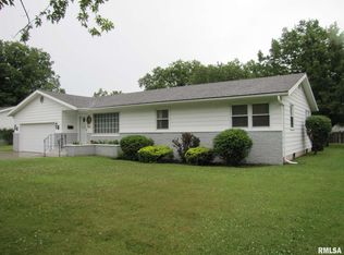 800 W Boone St, Salem, IL 62881