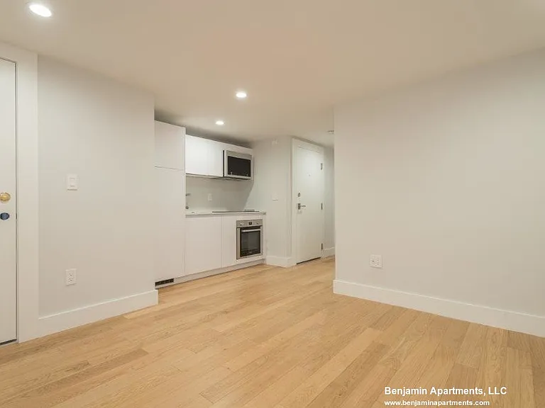 35 South St #B5 — Photo 2