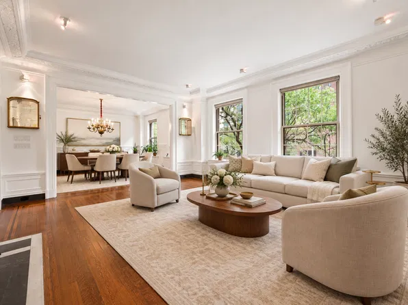 840 Park Avenue image 1 of 14