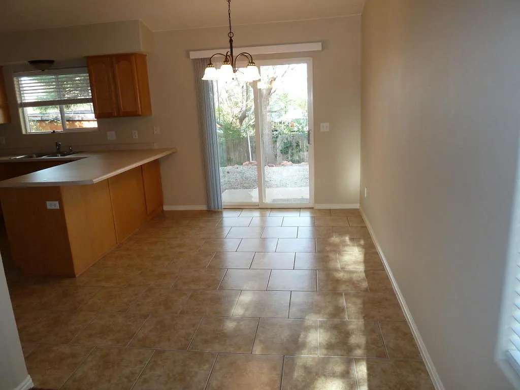 Home in Ivins — Photo 4