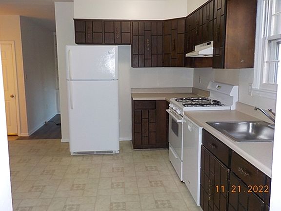 5th image of 912 Pickett Ln