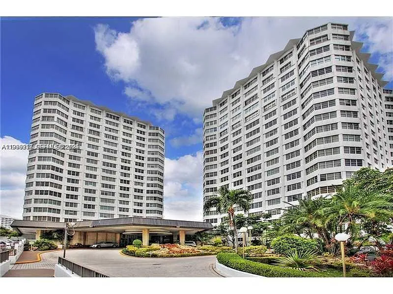Building Photo - 801 Brickell Bay Dr #1971