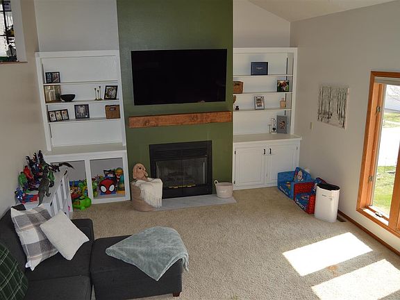 3rd image of 1708 Whitters Way NW