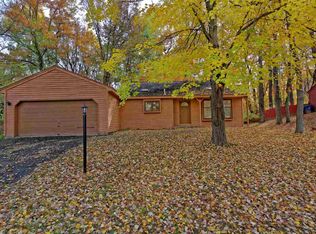 201 Woodscape Dr, Albany, NY 12203