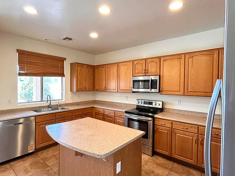 2692 E Vermont Ct — Photo 7